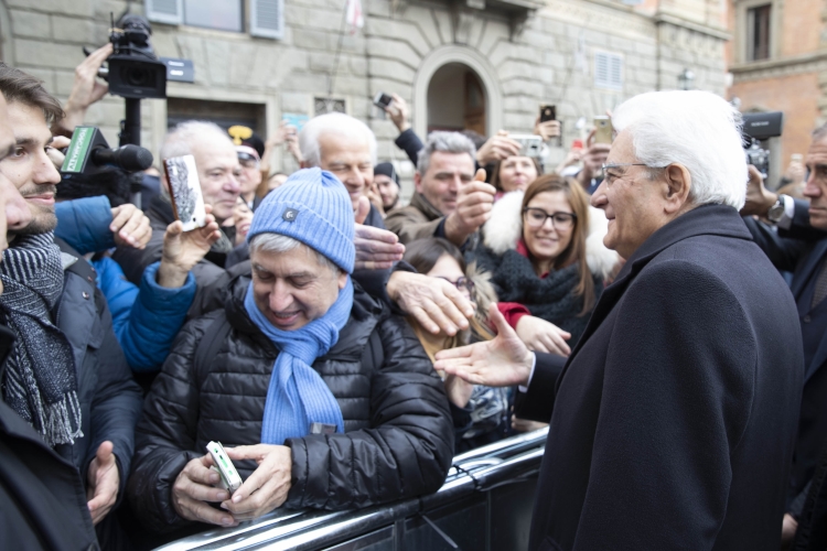 Il Presidente della Repubblica Sergio Mattarella al termine della visita all'Istituto degli Innocenti