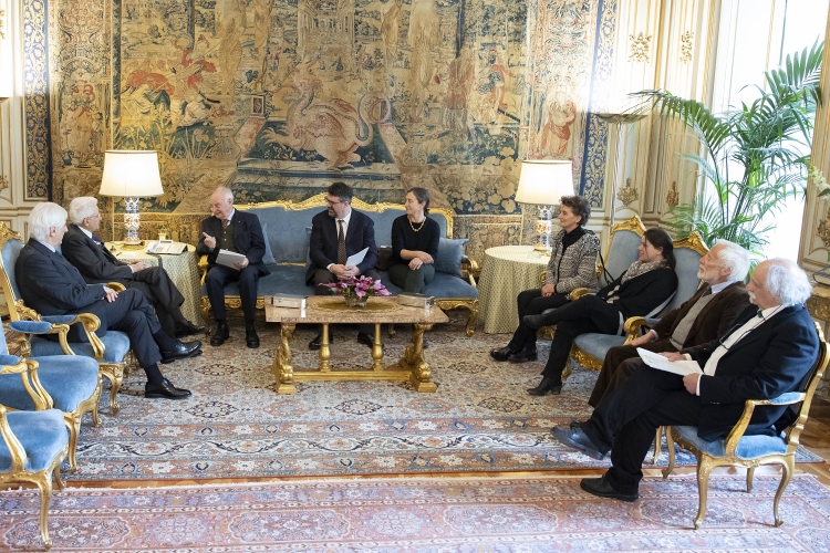 Il Presidente Sergio Mattarella con Guido POLLICE,Presidente Nazionale dell’Associazione Verdi Ambiente e Società,con una delegazione dell’Associazione Rurale Italiana. 
