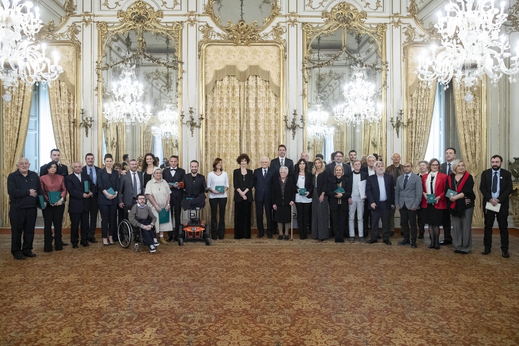 Il Presidente Sergio Mattarella con gli insigniti OMRI a cittadini distintisi per atti di eroismo e impegno civile