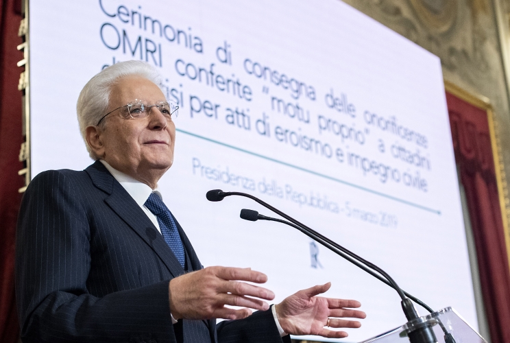 Il Presidente Sergio Mattarella in occasione della cerimonia di consegna delle onorificenze OMRI conferite “motu proprio” dal Presidente della Repubblica a cittadini distintisi per atti di eroismo e impegno civile