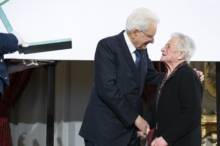 Il Presidente Sergio Mattarella in occasione della cerimonia di consegna delle onorificenze OMRI conferite “motu proprio” dal Presidente della Repubblica a cittadini distintisi per atti di eroismo e impegno civile