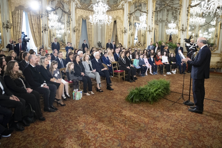 Il Presidente Sergio Mattarella durante la cerimonia di consegna dei premi agli studenti delle scuole vincitrici del concorso nazionale promosso dal Ministero dell’Istruzione, dell’Università e della Ricerca dal titolo “Mai più schiave”, in occasione della celebrazione della Giornata Internazionale della Donna 
