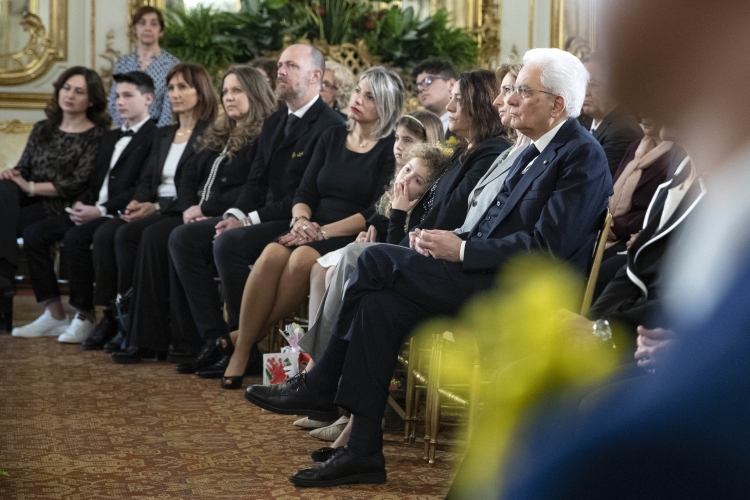 Il Presidente Sergio Mattarella durante la cerimonia di consegna dei premi agli studenti delle scuole vincitrici del concorso nazionale promosso dal Ministero dell’Istruzione, dell’Università e della Ricerca dal titolo “Mai più schiave”, in occasione della celebrazione della Giornata Internazionale della Donna 
