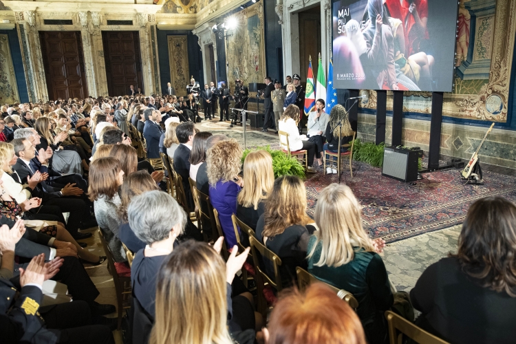 Il Presidente Sergio Mattarella in occasione della celebrazione della Giornata Internazionale della Donna, dal titolo “Mai più schiave” 
