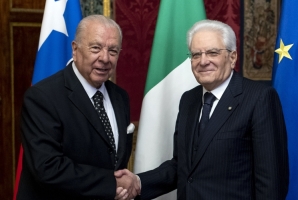 Il Presidente Sergio Mattarella con S.E. il Signor Sergio Romero Pizarro, nuovo Ambasciatore della Repubblica del Cile, in occasione della presentazione delle Lettere Credenziali
