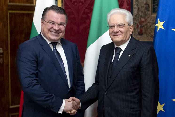 Il Presidente Sergio Mattarella con S.E. il Signor Todor Stoyanov, nuovo Ambasciatore della Repubblica di Bulgaria, in occasione della presentazione delle Lettere Credenziali