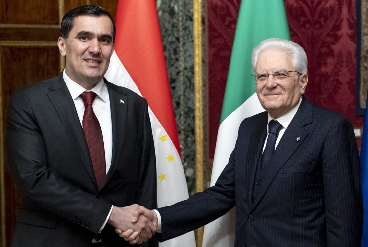 Il Presidente Sergio Mattarella con S.E. il Signor Signor Jamoliddin Mahmadsaid Ubaidullo, nuovo Ambasciatore della Repubblica del Tajikistan, in occasione della presentazione delle Lettere Credenziali
