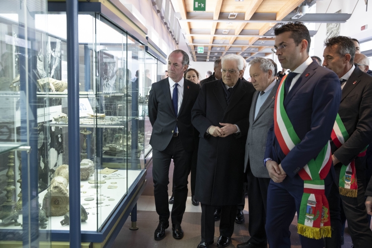 Il Presidente della Repubblica Sergio Mattarella visita il Museo delle “Vittime del Vajont” illustrato da Roberto Padrin Sindaco di Longarone