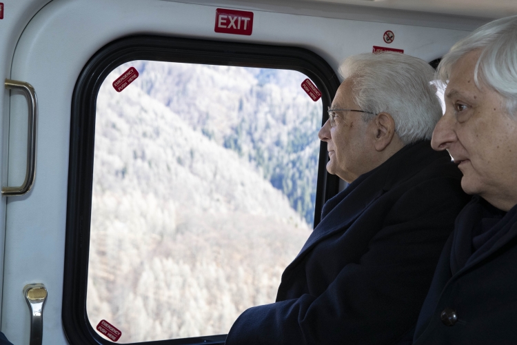 Il Presidente della Repubblica Sergio Mattarella durante il sorvolo dei luoghi colpiti dall’alluvione del 2018