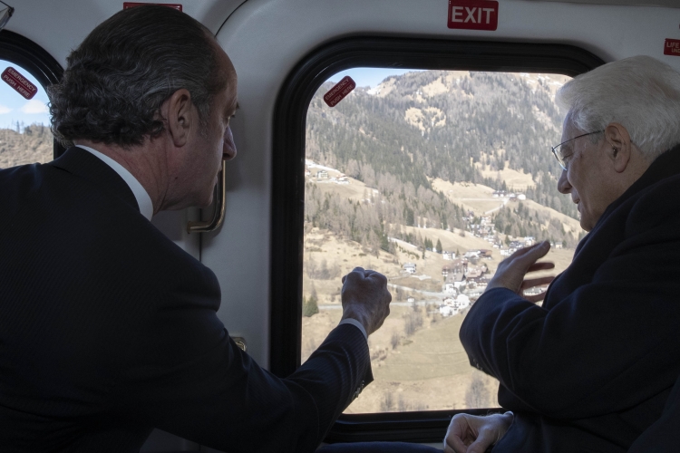 Il Presidente della Repubblica Sergio Mattarella durante il sorvolo dei luoghi colpiti dall’alluvione del 2018