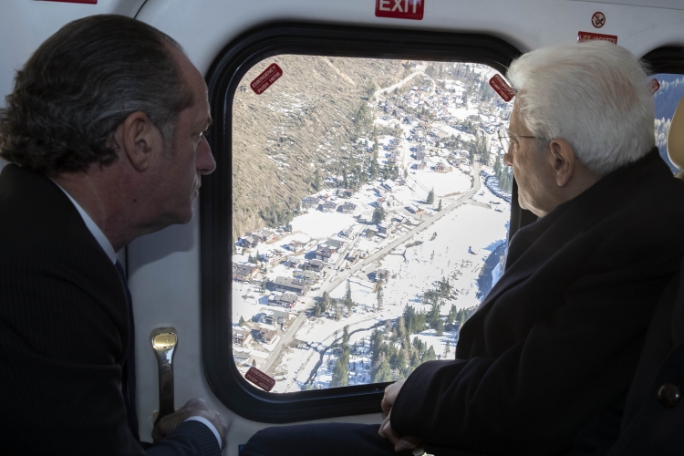 Il Presidente della Repubblica Sergio Mattarella durante il sorvolo dei luoghi colpiti dall’alluvione del 2018 