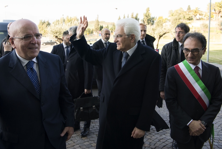 Il Presidente Sergio Mattarella con il Presidente della Regione Calabria, Gerardo Mario Oliverio, e il Sindaco di Catanzaro