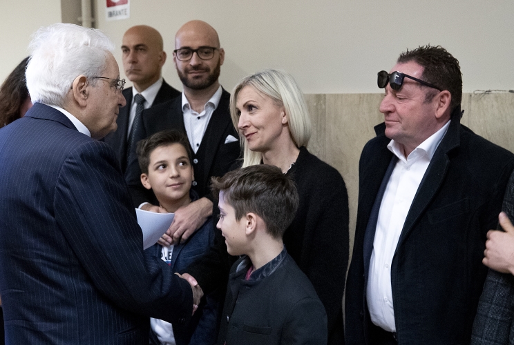 Il Presidente della Repubblica Sergio Mattarella con i familiari dei ragazzi deceduti nel tragico episodio della discoteca “Lanterna Azzurra” di Corinaldo