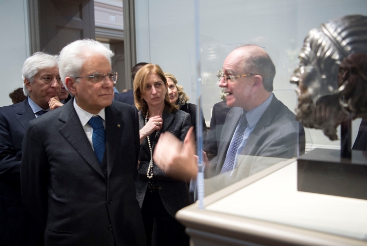 Il Presidente Sergio Mattarella nel corso della visita alla mostra 