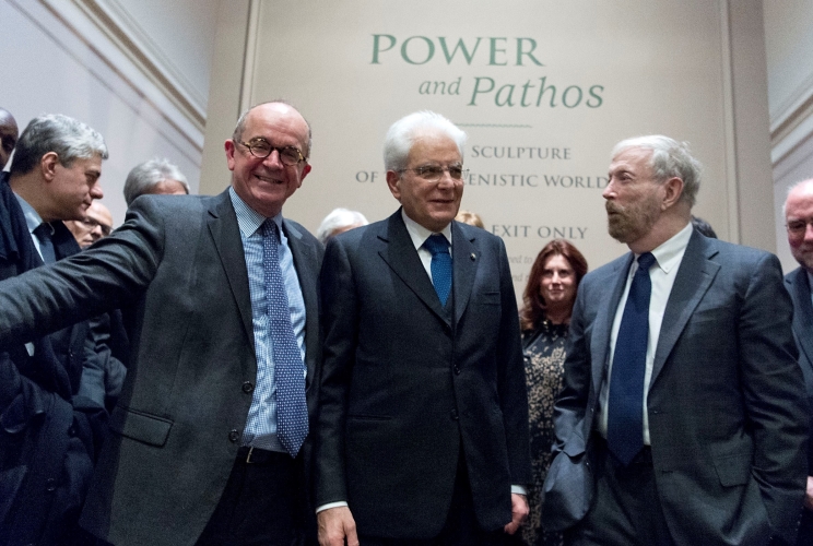 Il Presidente Sergio Mattarella nel corso della visita alla mostra 