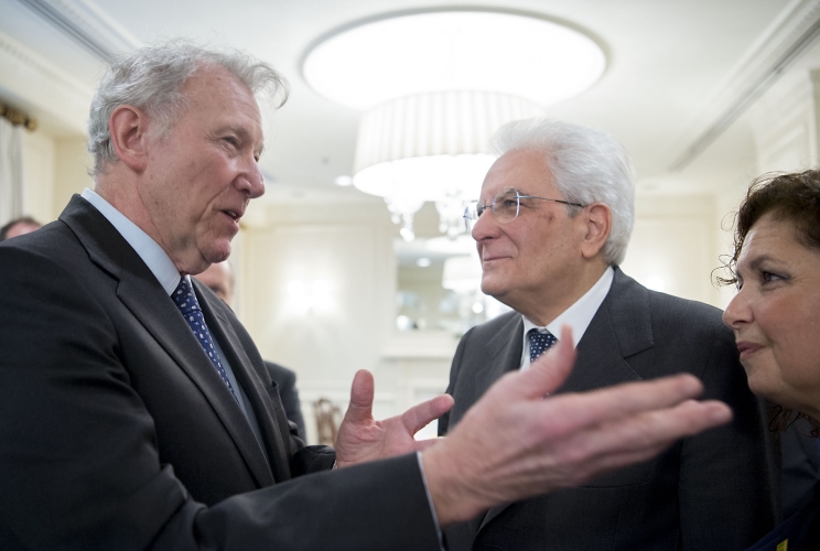 Il Presidente Sergio Mattarella saluta Jim Hoagland del Washington Post