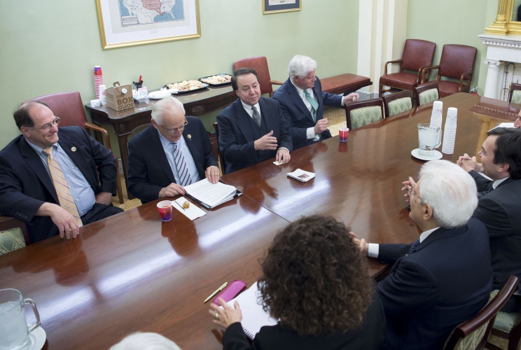 Il Presidente Sergio Mattarella nel corso dell'incontro con una rappresentanza della Italian American Congressional Delegation