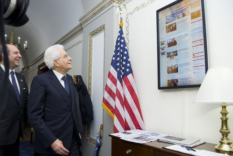 Il Presidente Sergio Mattarella al termine dell'incontro con una rappresentanza della Italian American Congressional Delegation 