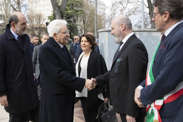 Il Presidente della Repubblica Sergio Mattarella a Modena accolto da Stefano Bonaccini, Presidente della Regione Emilia-Romagna, in occasione del Convegno Internazionale in ricordo di Marco Biagi