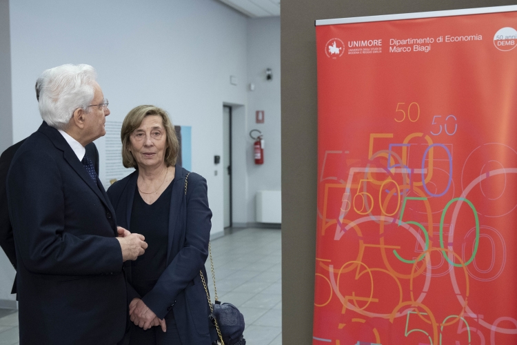 Il Presidente della Repubblica Sergio Mattarella con la Sig.ra Marina Orlandi Biagi vedova del Prof. Biagi, in occasione del Convegno Internazionale in ricordo di Marco Biagi