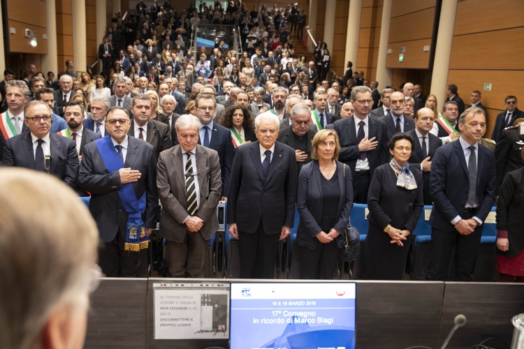 Il Presidente della Repubblica Sergio Mattarella durante il XVII Convegno Internazionale in ricordo di Marco Biagi dal titolo "La dimensione collettiva delle relazioni di lavoro. Sfide organizzative e regolatorie in un mondo del lavoro in trasformazione"