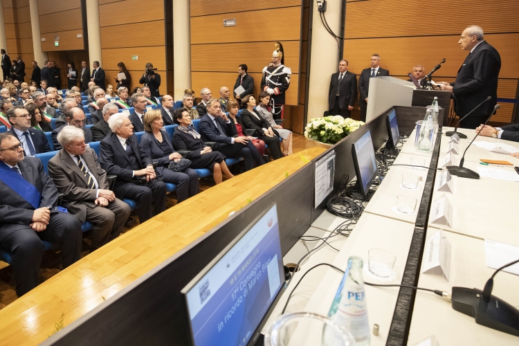 Il Presidente della Repubblica Sergio Mattarella durante il XVII Convegno Internazionale in ricordo di Marco Biagi dal titolo "La dimensione collettiva delle relazioni di lavoro. Sfide organizzative e regolatorie in un mondo del lavoro in trasformazione"