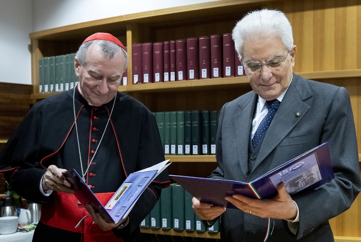 Il Presidente Sergio Mattarella con S. Em. Rev.ma il Cardinale Pietro Parolin, Segretario di Stato di Sua Santità all’Ospedale Pediatrico Bambino Gesù, in occasione del 150° anniversario della fondazione