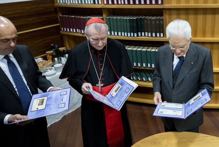 Il Presidente Sergio Mattarella con S. Em. Rev.ma il Cardinale Pietro Parolin, Segretario di Stato di Sua Santità e Nicola Zingaretti, Presidente della Regione Lazio, all’Ospedale Pediatrico Bambino Gesù, in occasione del 150° anniversario della fondazione