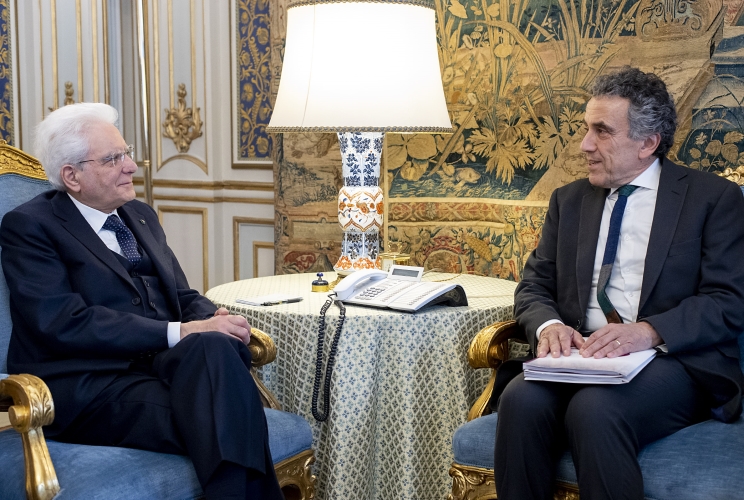 Il Presidente Sergio Mattarella con Fabrizio Barca, in occasione dell'incontro con una delegazione dei promotori del Forum Disuguaglianze e Diversità