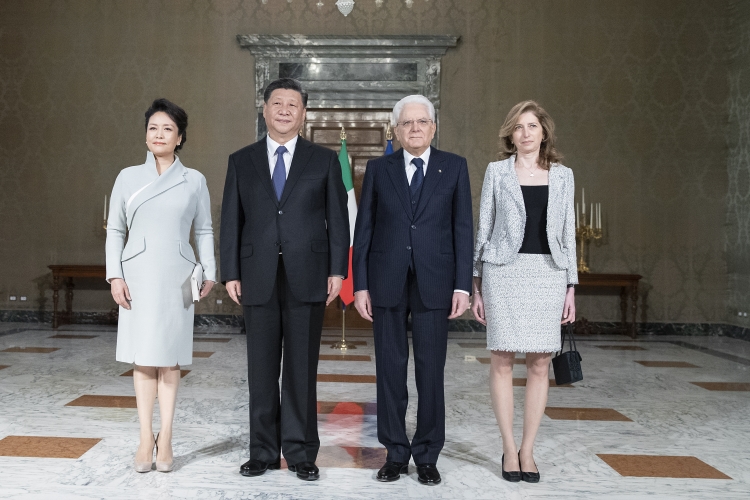 Il Presidente della Repubblica Sergio Mattarella,la Signora Laura Mattarella con il Presidente della Repubblica Popolare Cinese Xi Jinping e la Signora Peng Liyuan.

