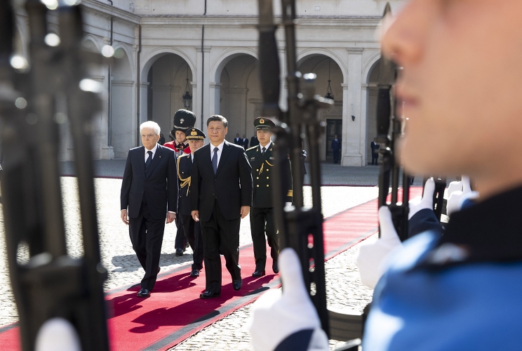Roma - Il Presidente della Repubblica Sergio Mattarella e il Presidente della Repubblica Popolare Cinese XI Jinping passano in rassegna un reparto schierato che rende gli onori, oggi 22 marzo 2019.
(Foto di Paolo Giandotti - Ufficio per la Stampa e la Comunicazione della Presidenza della Repubblica)