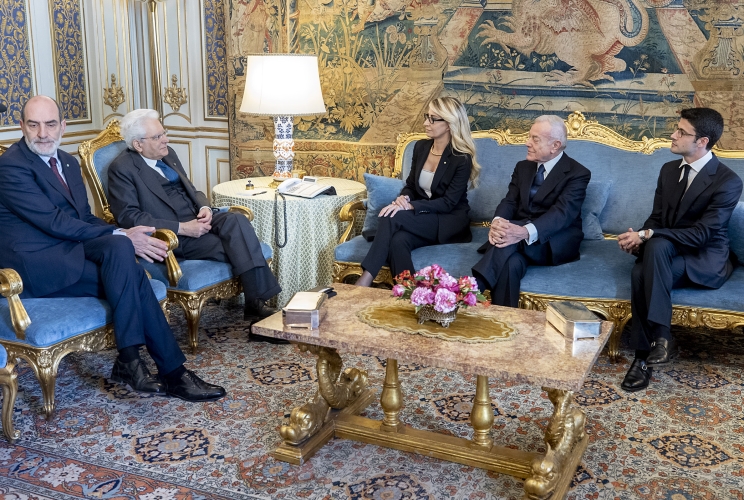 Il Presidente Sergio Mattarella con Romana Liuzzo, Presidente della Fondazione Guido Carli, in occasione dell'incontro con una delegazione della Fondazione e dei membri della Giuria del “Premio Guido Carli”