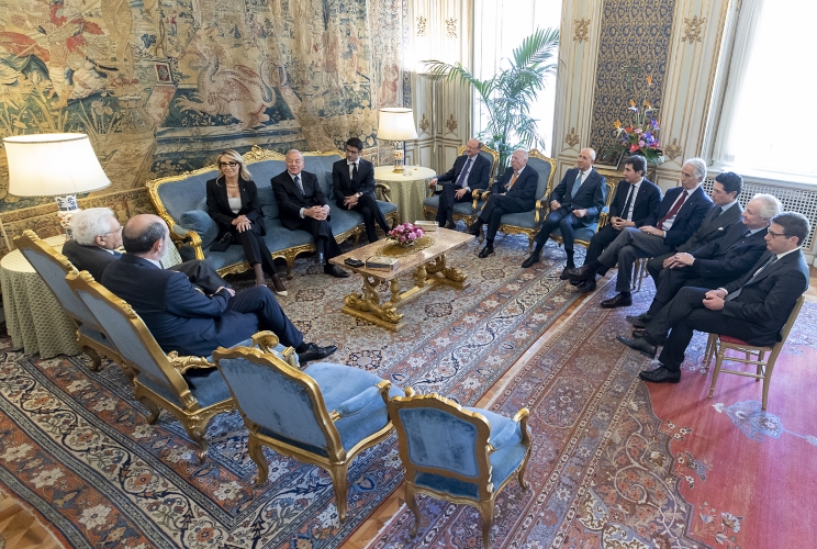 Il Presidente Sergio Mattarella con Romana Liuzzo, Presidente della Fondazione Guido Carli, in occasione dell'incontro con una delegazione della Fondazione e dei membri della Giuria del “Premio Guido Carli”
