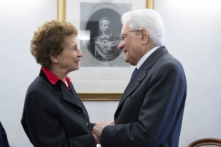 Il Presidente Sergio Mattarella con la Sig.ra paola De Gasperi,in occasione della presentazione dell’Edizione nazionale dell’Epistolario di Alcide De Gasperi.
