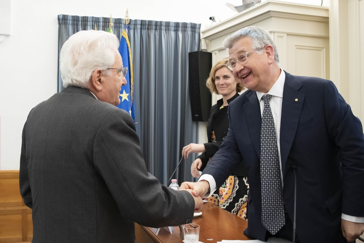 Il Presidente Sergio Mattarella con la Sig.ra paola De Gasperi,in occasione della presentazione dell’Edizione nazionale dell’Epistolario di Alcide De Gasperi.