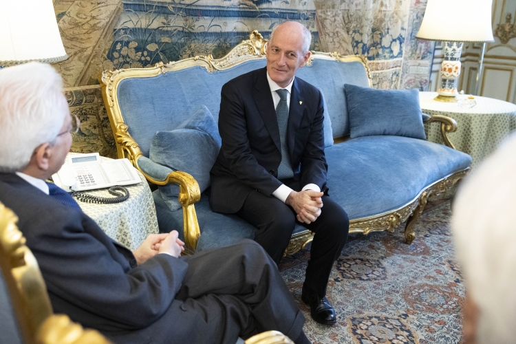 Il Presidente Sergio Mattarella con il Dott. Franco GABRIELLI,Capo della Polizia,Direttore Generale della Pubblica Sicurezza,in occasione del 167° anniversario della sua costituzione.
