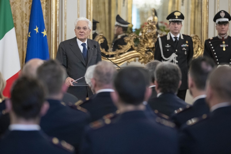 Il Presidente Sergio Mattarella nel corso dell'incontro con una rappresentanza della Polizia di Stato in occasione del 167° anniversario della sua costituzione.
