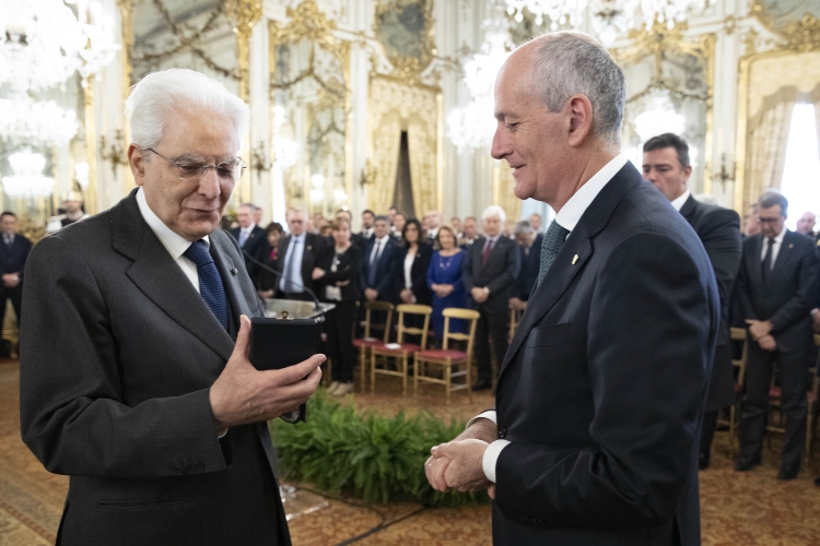 Il Presidente Sergio Mattarella nel corso dell'incontro con il Dott. Franco GABRIELLI,Capo della Polizia,Direttore Generale della Pubblica Sicurezza,e una rappresentanza della Polizia di Stato in occasione del 167° anniversario della sua costituzione.
