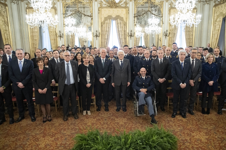 Il Presidente Sergio Mattarella nel corso dell'incontro con il Dott. Franco GABRIELLI,Capo della Polizia,Direttore Generale della Pubblica Sicurezza,e una rappresentanza della Polizia di Stato in occasione del 167° anniversario della sua costituzione.
