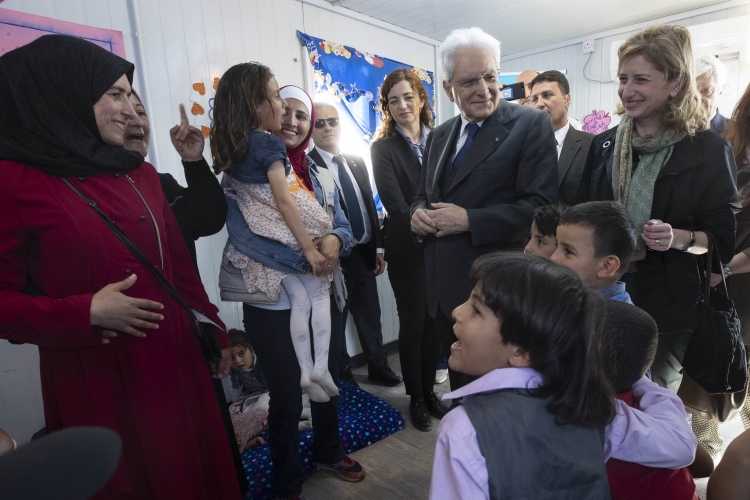 Il Presidente della Repubblica Sergio Mattarella e la Sig.ra Laura, al campo profughi di Zaatari,in occasione della visita di Stato nel Regno Hascemita di Giordania