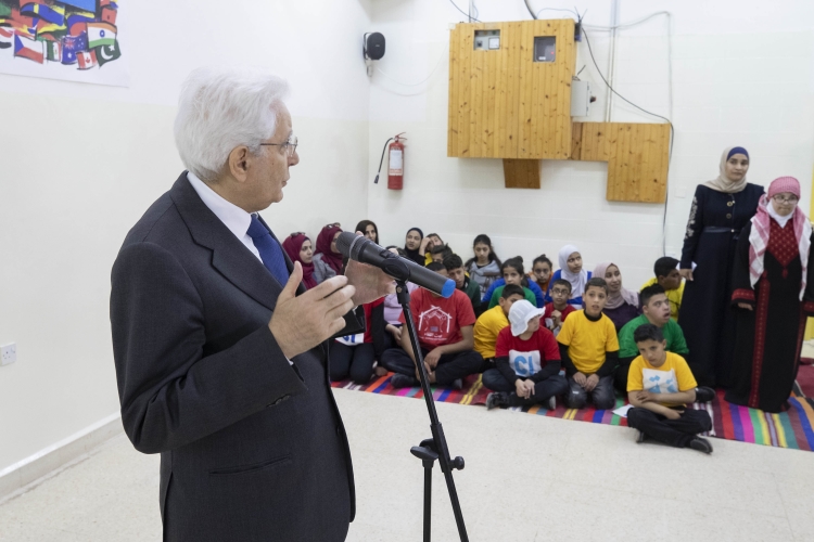Il Presidente della Repubblica Sergio Mattarella durante la visita all'Arsenale dell'Incontro 