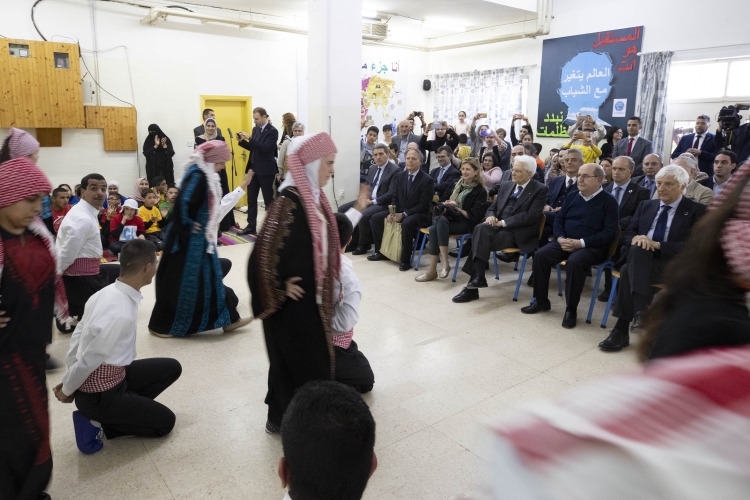 Il Presidente della Repubblica Sergio Mattarella durante la visita all'Arsenale dell'Incontro 