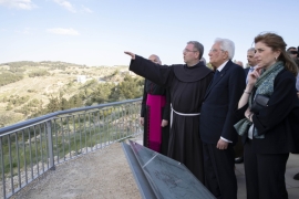 Il Presidente della Repubblica Sergio Mattarella e la Sig.ra Laura,al Memoriale di Mosè sul Monte Nebo,accolti dal Custode di Terra Santa,in occasione della visita Ufficiale nel Regno Hascemita di Giordania