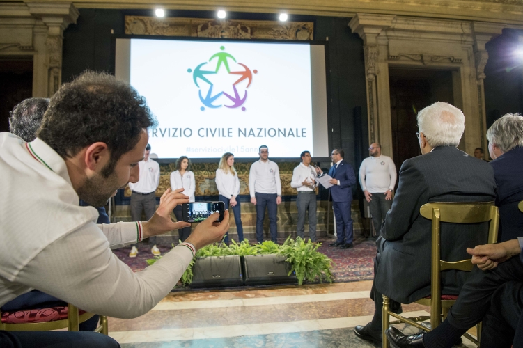 Il Presidente Sergio mattarella in occasione dell'incontro con i volontari del Servizio Civile Nazionale