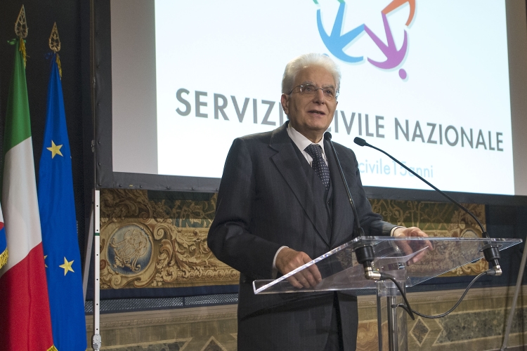 Il Presidente Sergio Mattarella rivolge il suo discorso in occasione dell'incontro con i volontari del Servizio Civile Nazionale