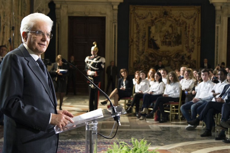 Il Presidente Sergio Mattarella rivolge il suo discorso in occasione dell'incontro con i volontari del Servizio Civile Nazionale