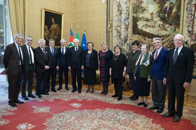 Il Presidente Sergio Mattarella con l'On. Carla Federica NESPOLO,Presidente dell’Associazione Nazionale Partigiani d’Italia e una delegazione del coordinamento Nazionale"Mai più fascismi".

