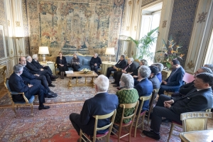 Il Presidente Sergio Mattarella con l'On. Carla Federica NESPOLO, Presidente dell’Associazione Nazionale Partigiani d’Italia e una delegazione del coordinamento Nazionale" Mai più fascismi".
