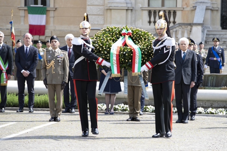 Il Presidente Sergio Mattarella a Vittorio Veneto, depone una corona di alloro al Monumento ai Caduti, in occasione del 74° anniversario della Liberazione
