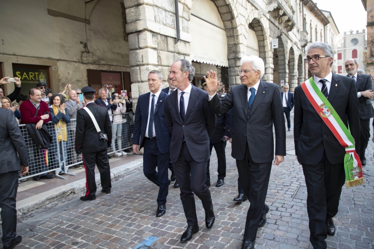 Il Presidente Sergio Mattarella a Vittorio Veneto in occasione del 74° anniversario della Liberazione con il Governatore Luca Zaia e il Sindaco Roberto Tonon
